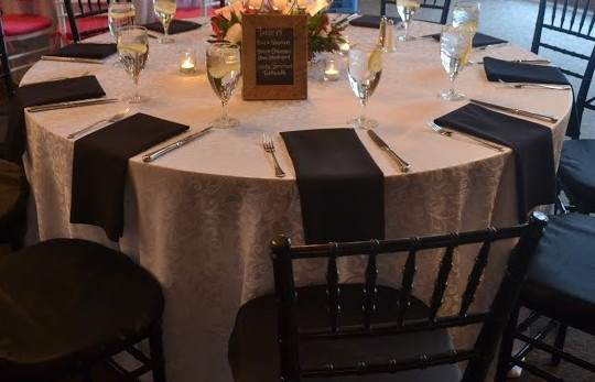 132 Somerset Tablecloth